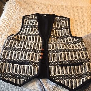 Handmade In ECUADOR Black and Cream Patterned Women's WOOL Vest